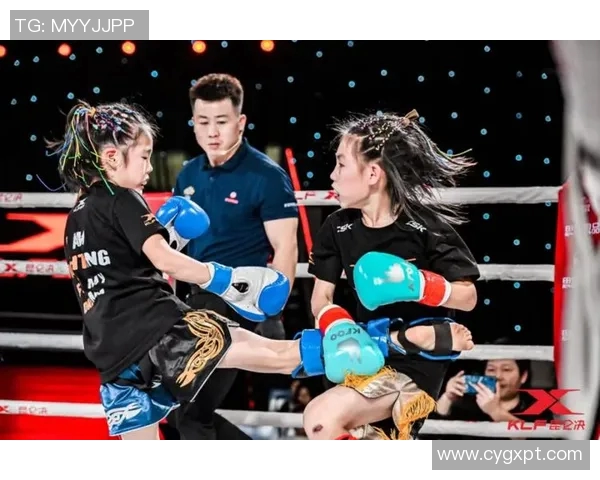 综合格斗胡丹丹对决强敌展现巾帼不让须眉的精彩赛事瞬间